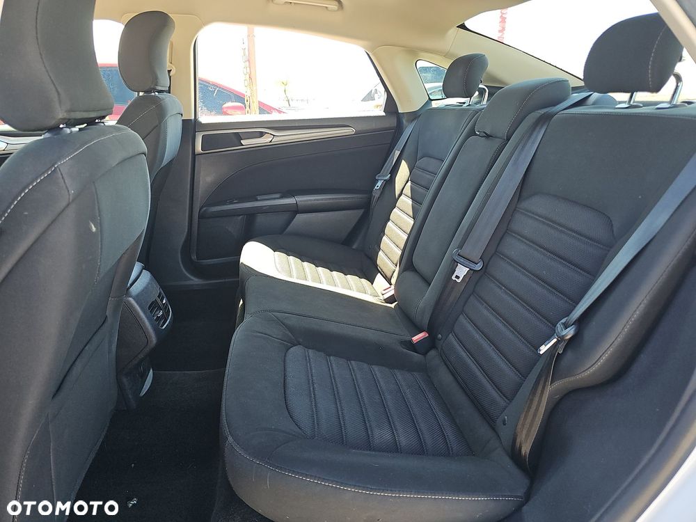 Ford Fusion - 10