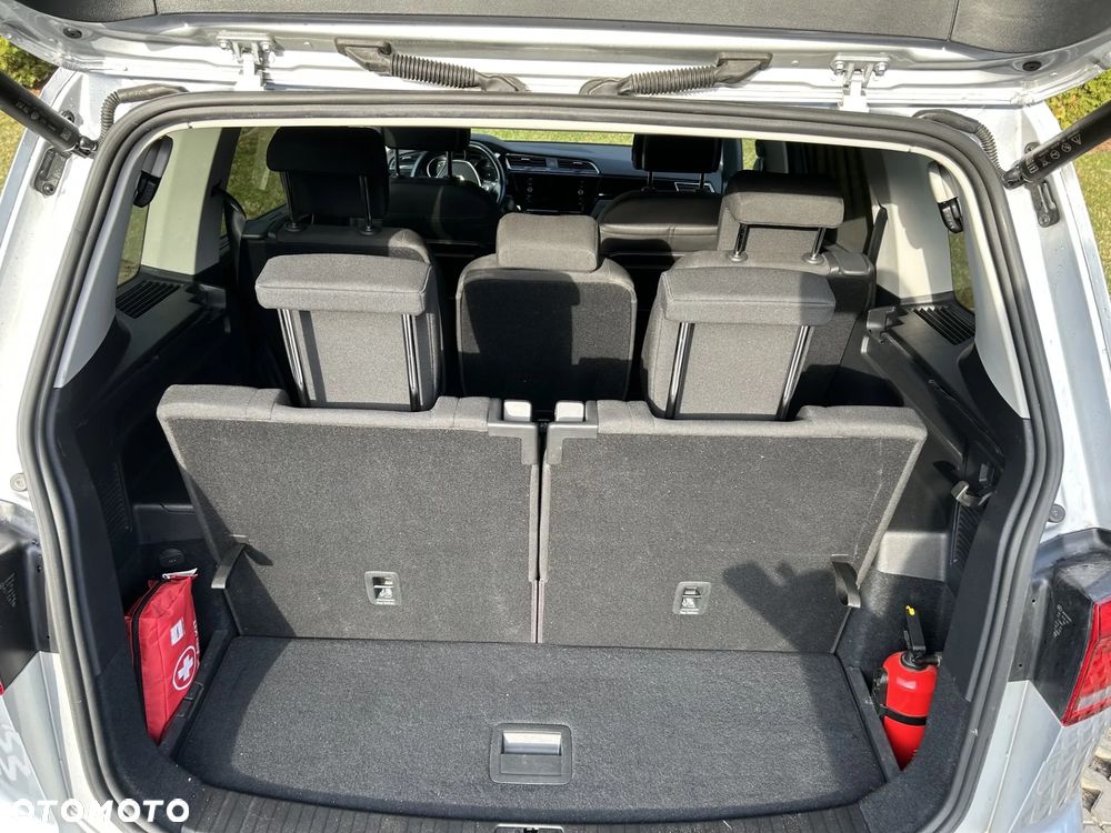 Volkswagen Touran - 14