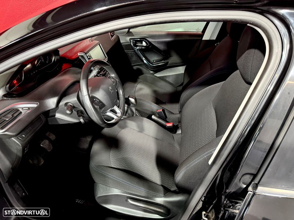 Peugeot 208 1.2 PureTech Style - 23