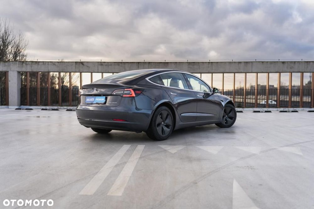 Tesla Model 3 - 6
