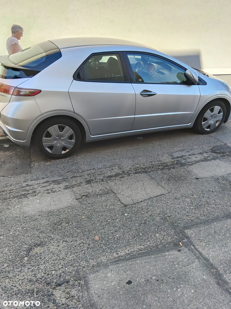 Honda Civic 1.8i-VTEC Automatik Executive - 2