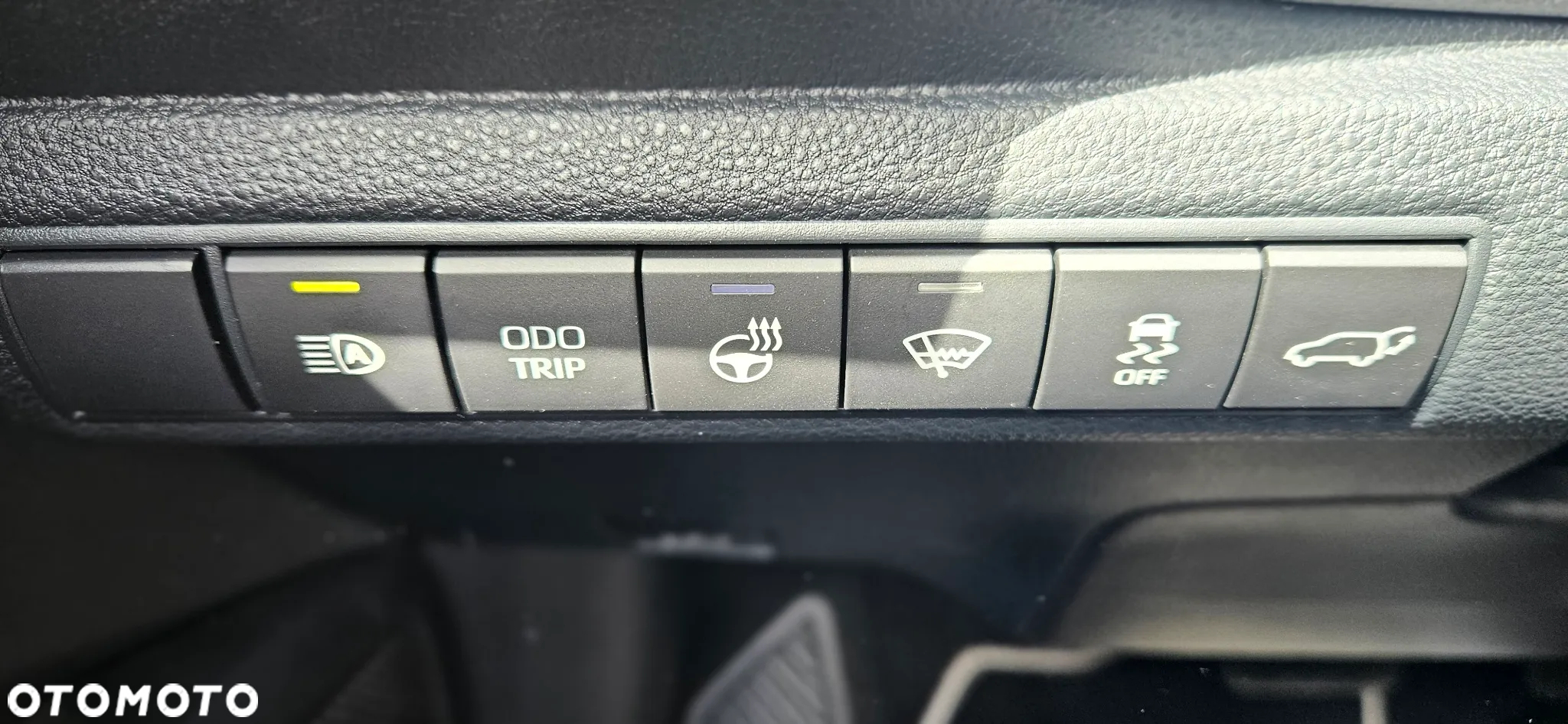 Toyota Corolla 1.8 Hybrid Executive - 12
