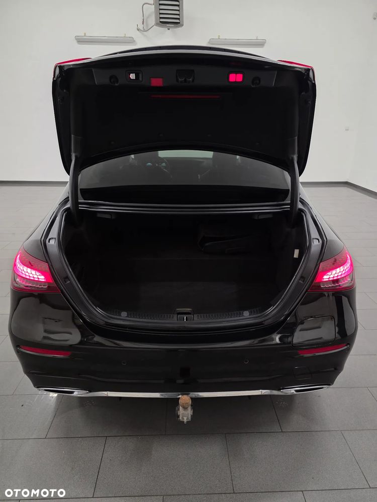 Mercedes-Benz Klasa E 300 4Matic 9G-TRONIC AMG Line - 39