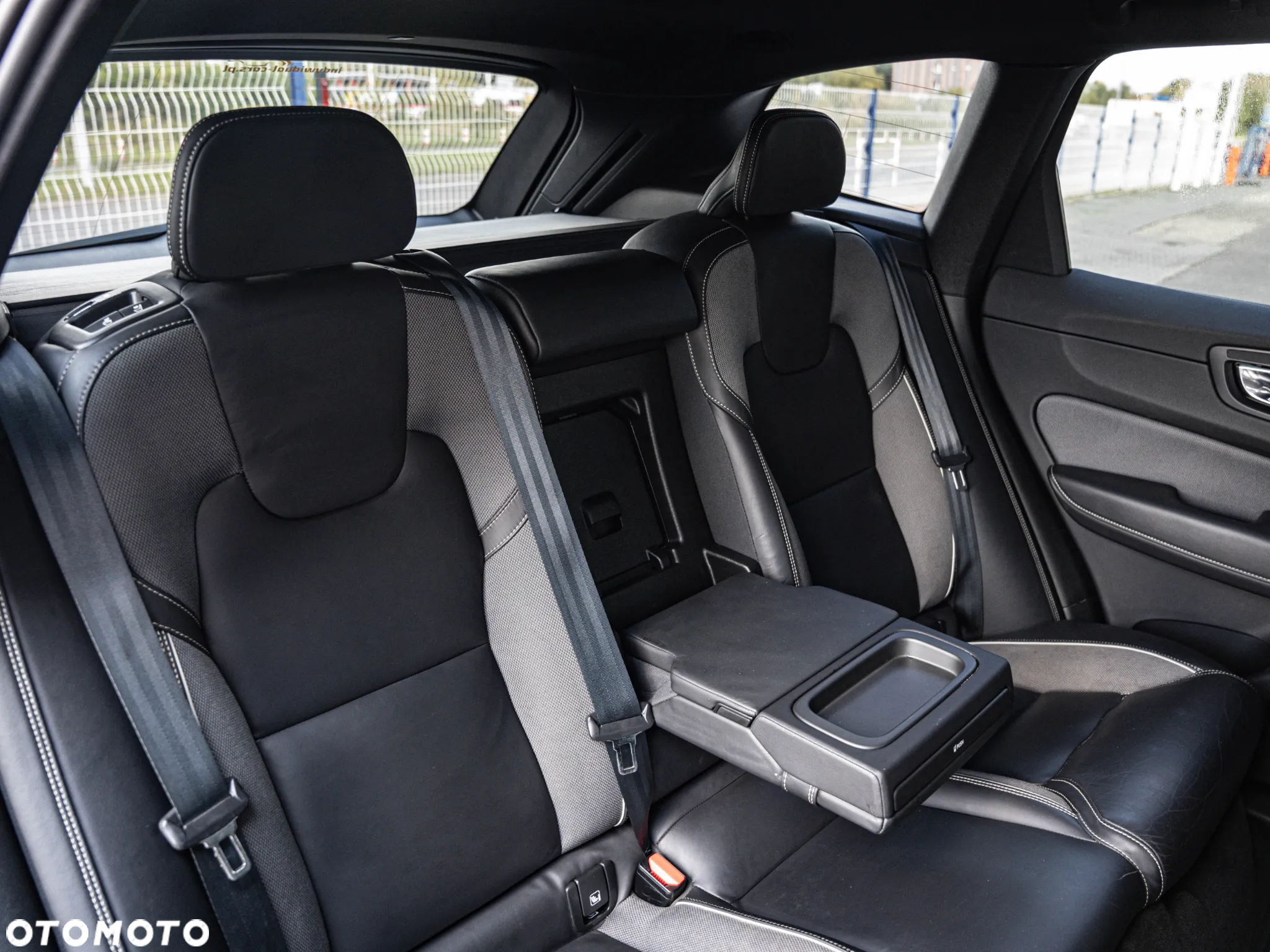 Volvo XC 60 D4 R-Design - 28