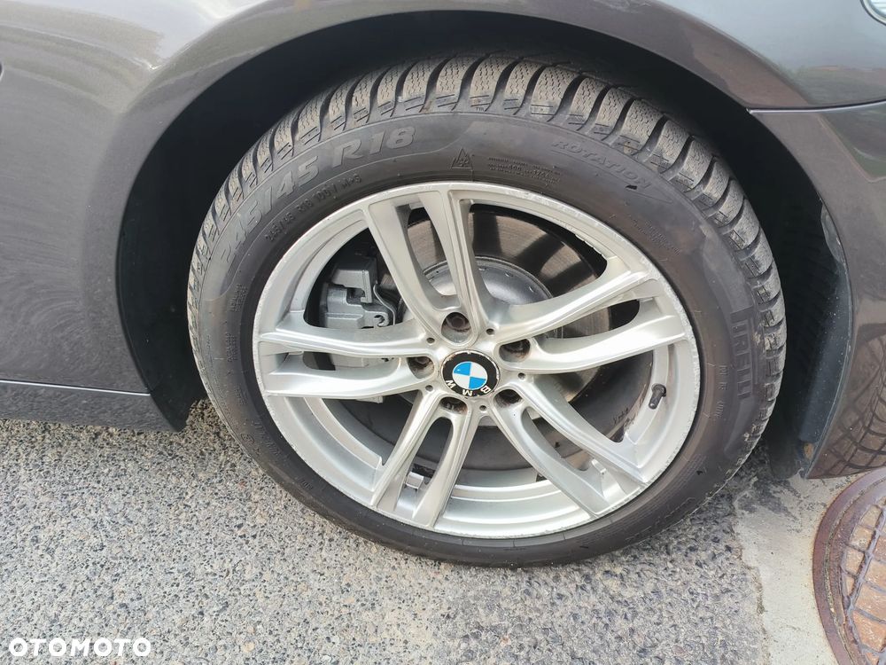 BMW Seria 5 523i Sport-Aut - 30