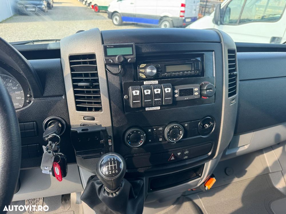 Volkswagen CRAFTER - 13