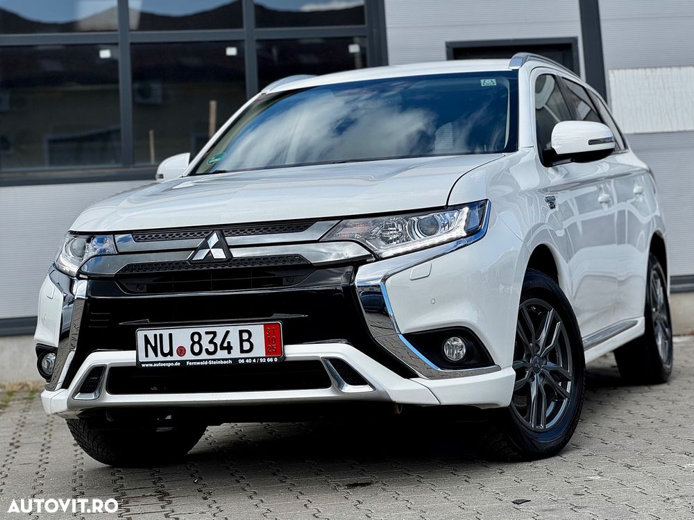 Mitsubishi Outlander 2.4 4WD Plug-In Hybrid Plus - 30