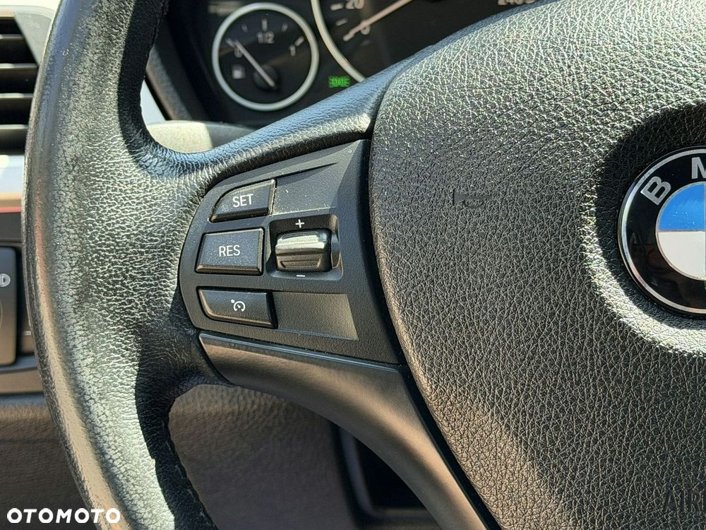 BMW Seria 3 320i Sport Line - 9