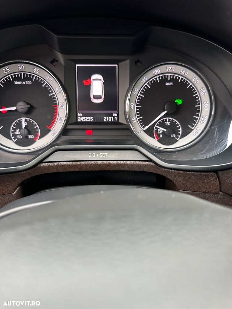 Skoda Octavia 2.0 TDI DSG L&K - 32