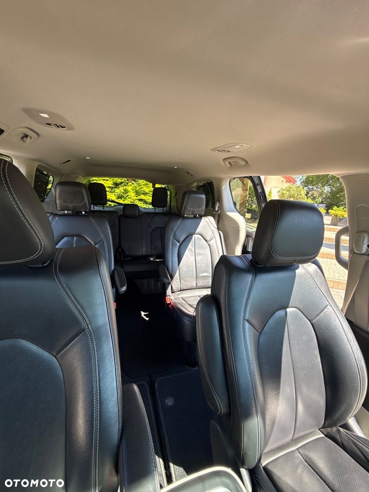 Chrysler Pacifica - 28