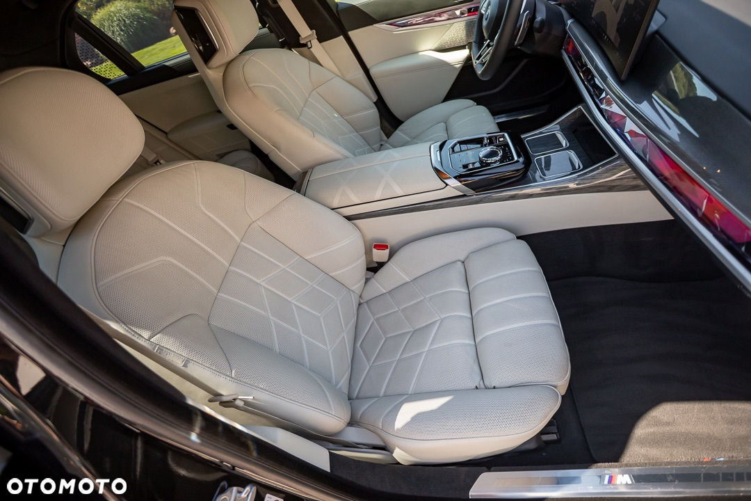 BMW Seria 7 - 21