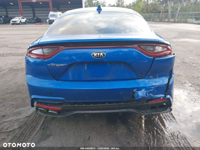 Kia Stinger - 10