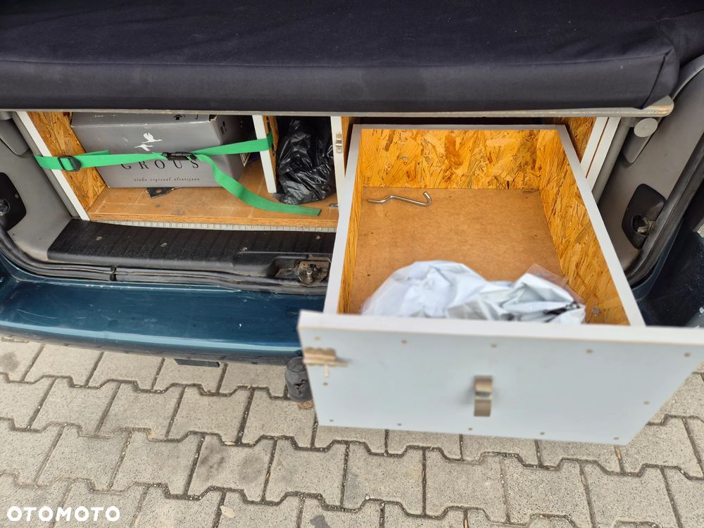 Volkswagen Multivan - 15