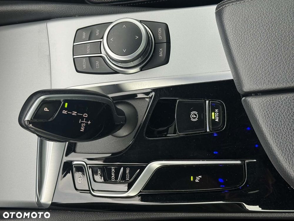 BMW Seria 5 518d mHEV sport - 28