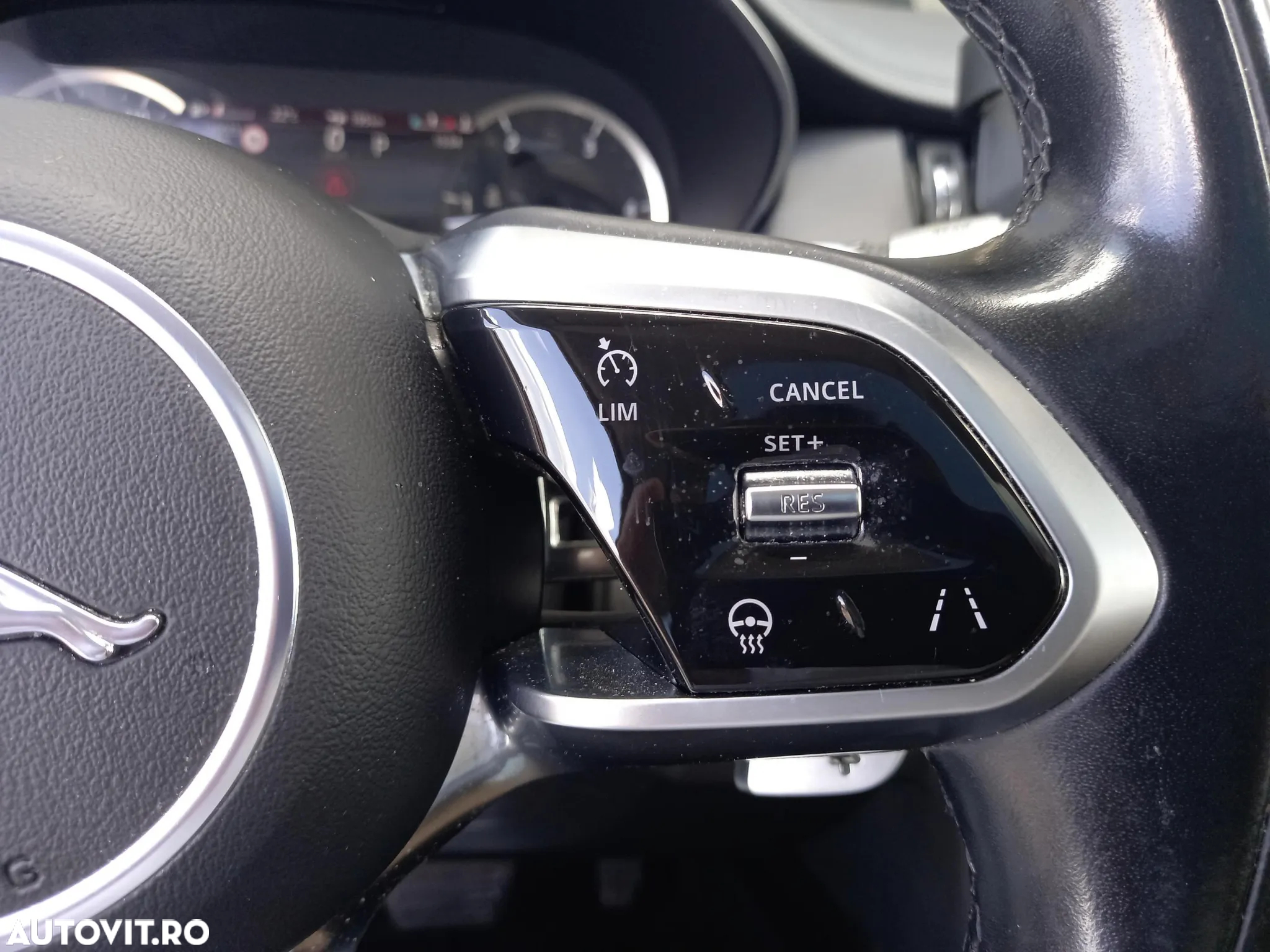 Jaguar E-Pace - 25