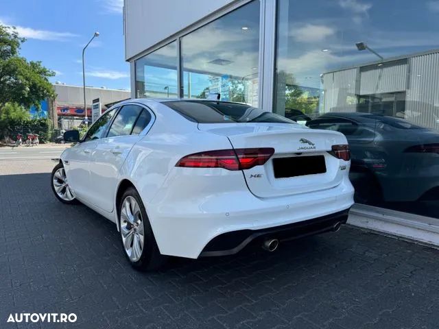 Jaguar XE - 4
