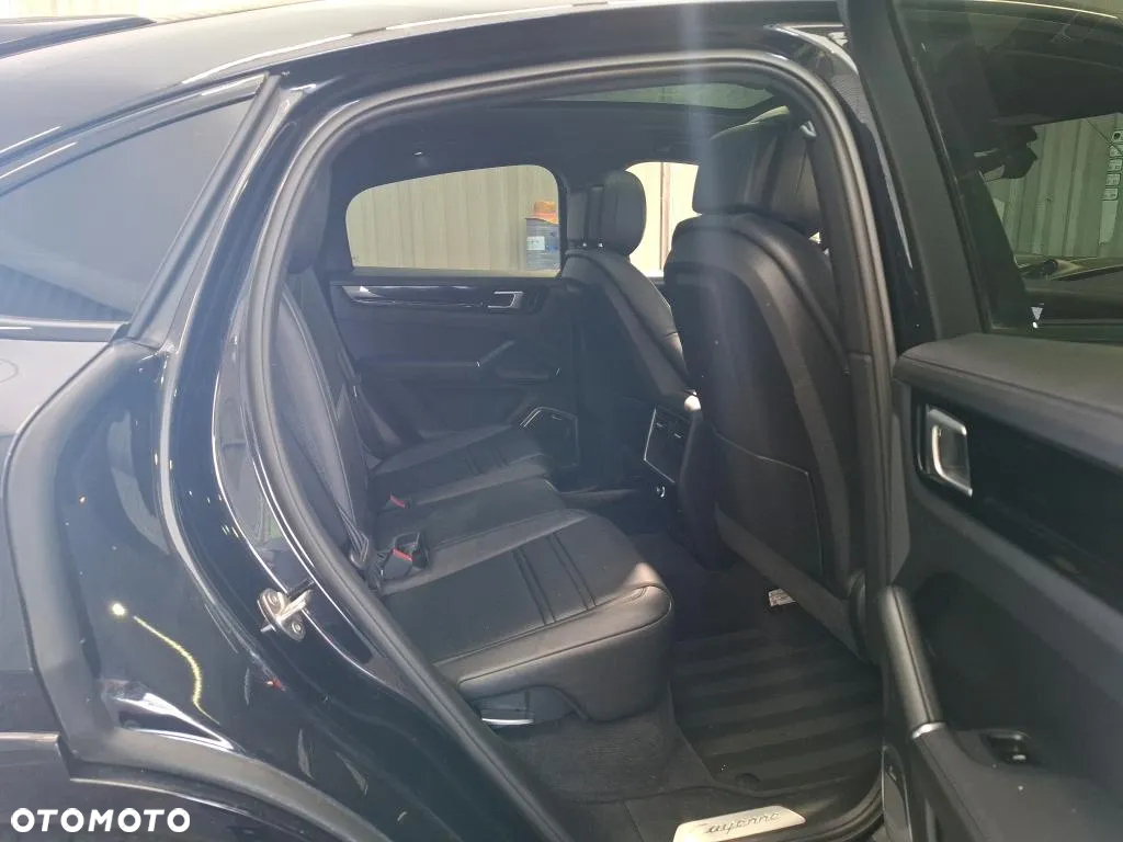 Porsche Cayenne Coupe E-Hybrid - 9