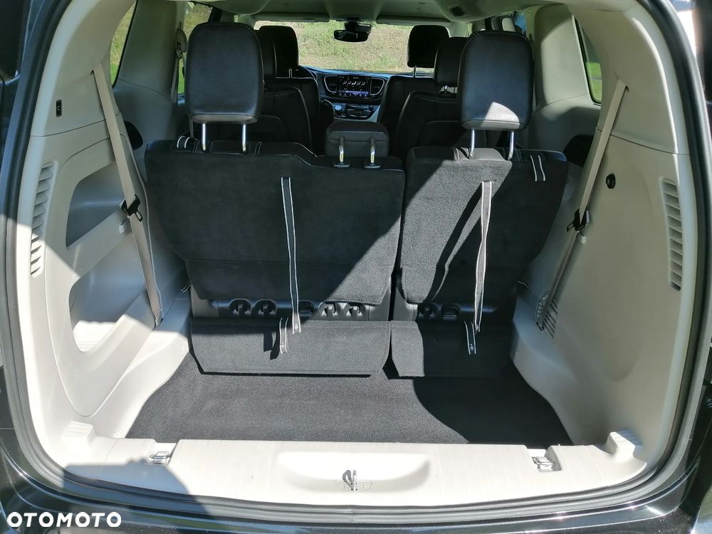 Chrysler Pacifica - 17