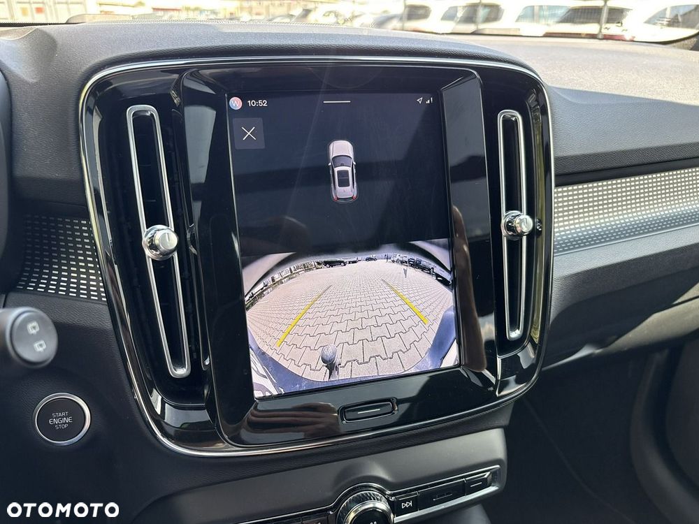 Volvo XC 40 B4 Plus Dark - 24