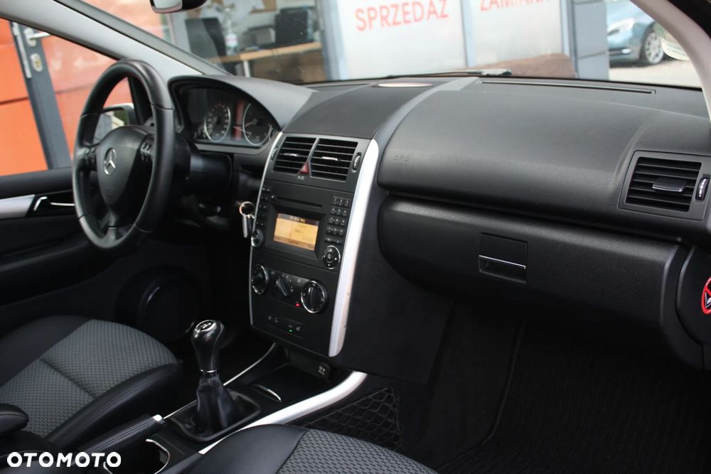 Mercedes-Benz Klasa A 160 BlueEFFICIENCY Elegance - 21