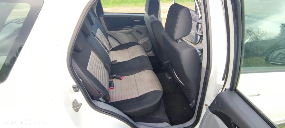 Suzuki SX4 1.6 DDiS Comfort - 12
