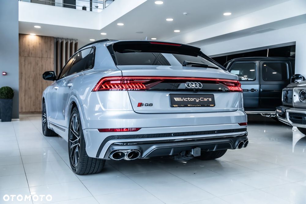 Audi SQ8 - 8