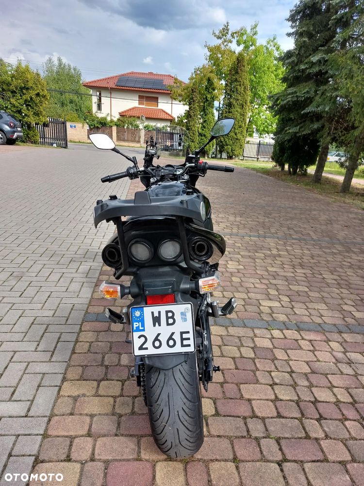 Suzuki GSR - 19