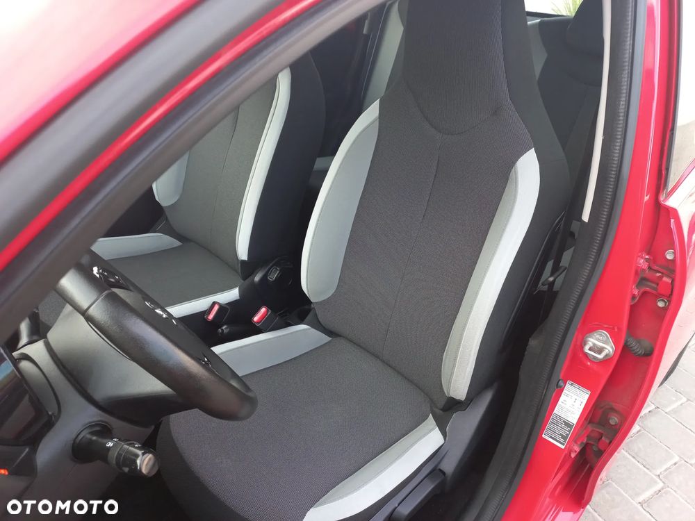 Toyota Aygo x-play - 19