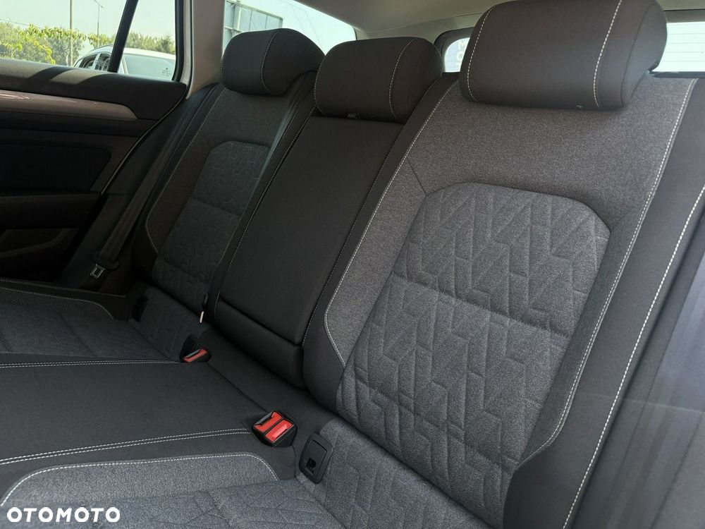 Volkswagen Passat 1.5 TSI EVO Business - 32