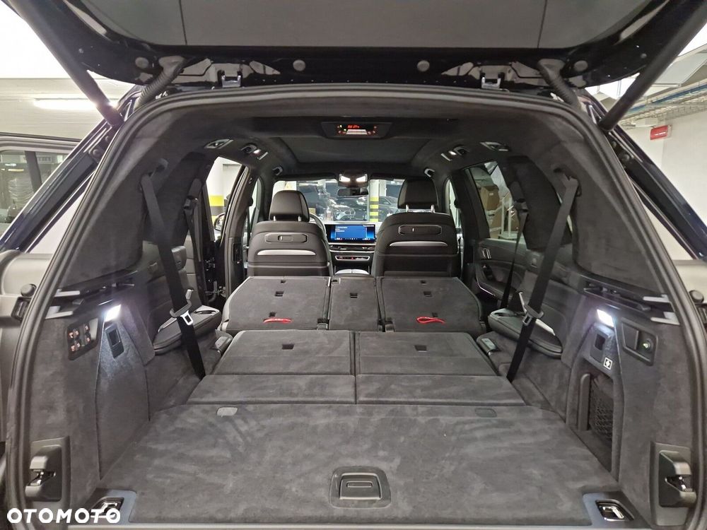 BMW X7 - 25