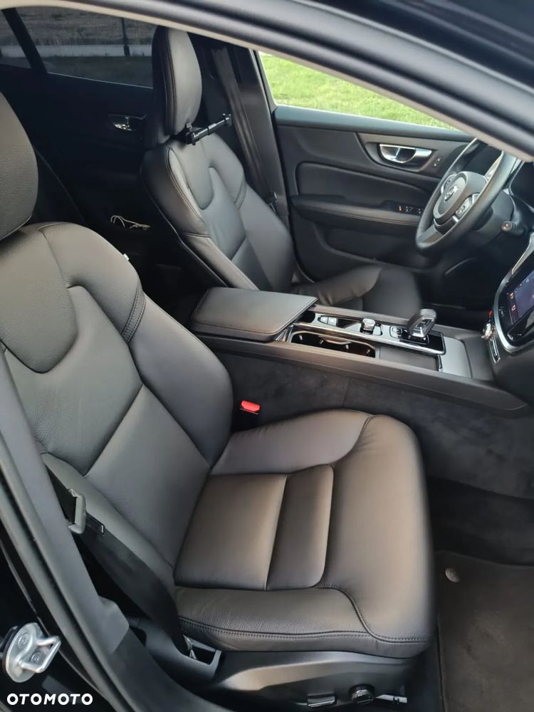 Volvo V60 B4 D Plus Dark - 33