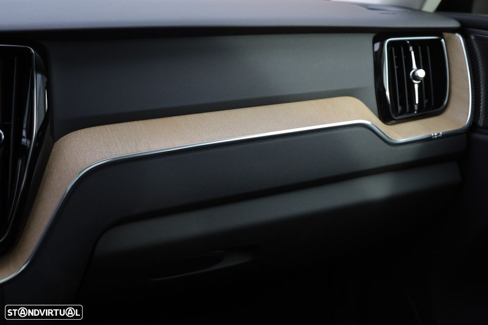 Volvo XC 60 2.0 T6 PHEV Plus Dark AWD - 25