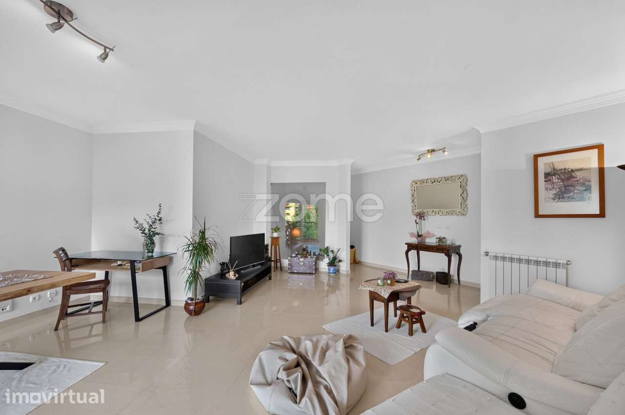 Apartamento T3 com box na Urbanização do Jardim da Amoreira - Ramada - Grande imagem: 3/33