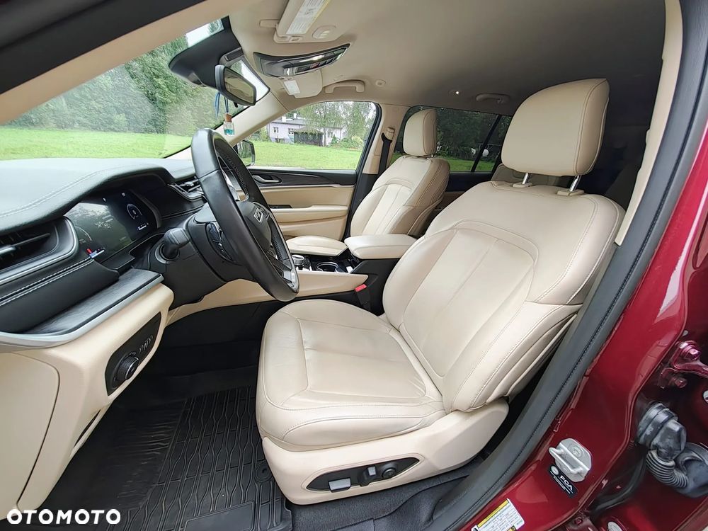 Jeep Grand Cherokee - 31