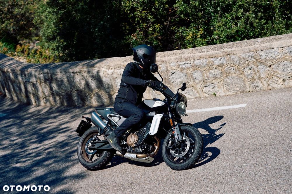 Husqvarna Svartpilen - 3