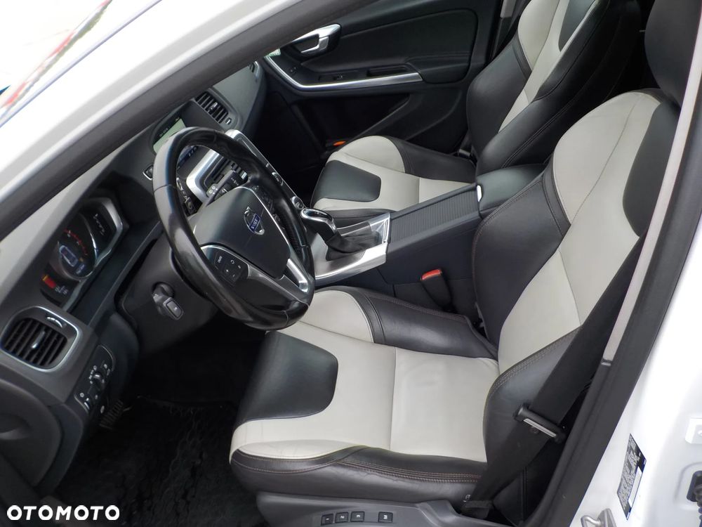 Volvo V60 Cross Country T5 AWD Summum - 9