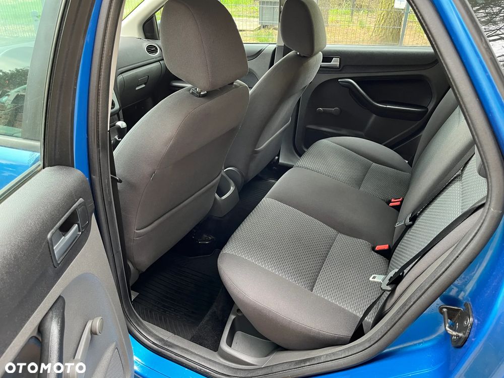 Ford Focus Ambiente - 16