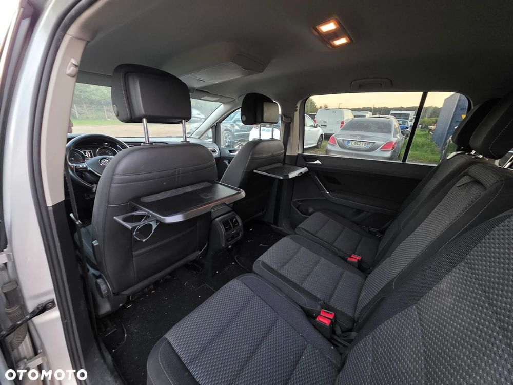Volkswagen Touran - 22