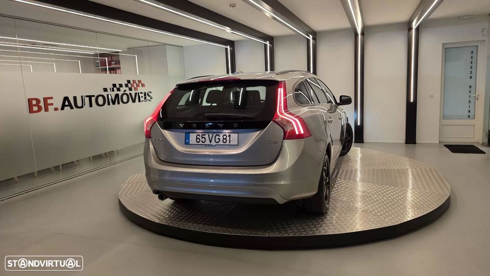 Volvo V60 1.6 D2 Momentum Eco - 19