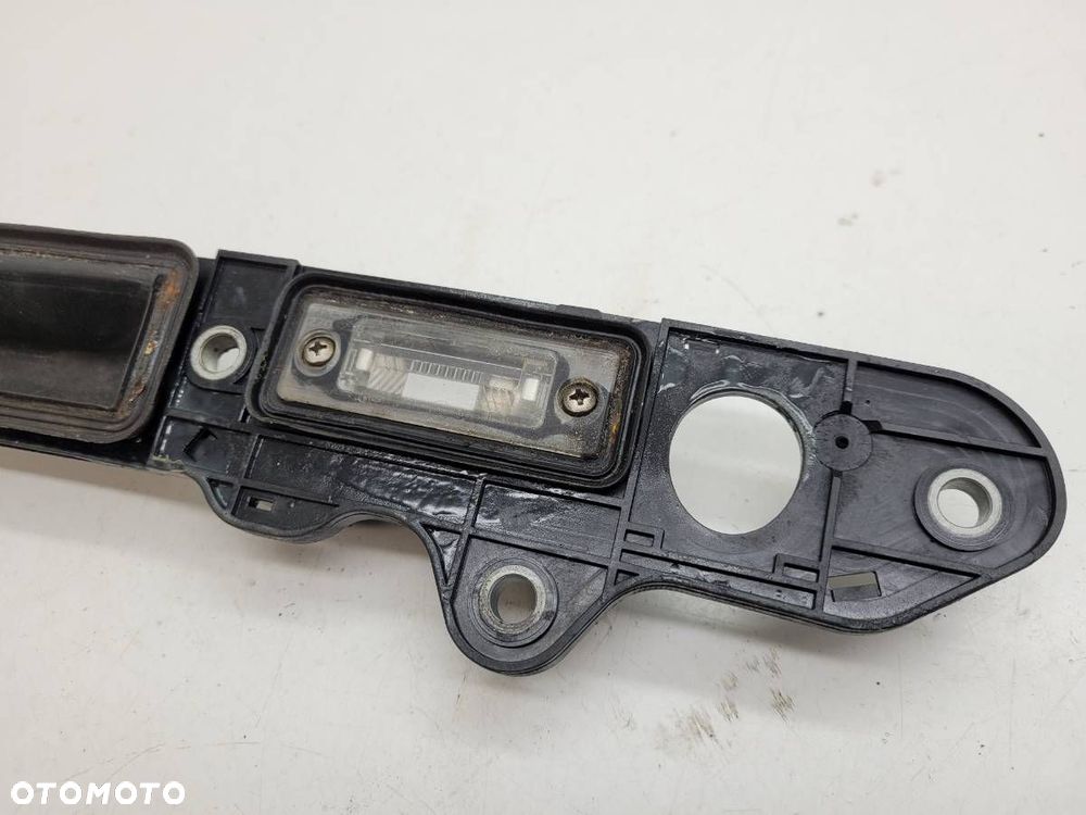 KLAMKA TYLNEJ KLAPY LISTWA LAMPKI VW TOURAN I 1T0827574H - 2