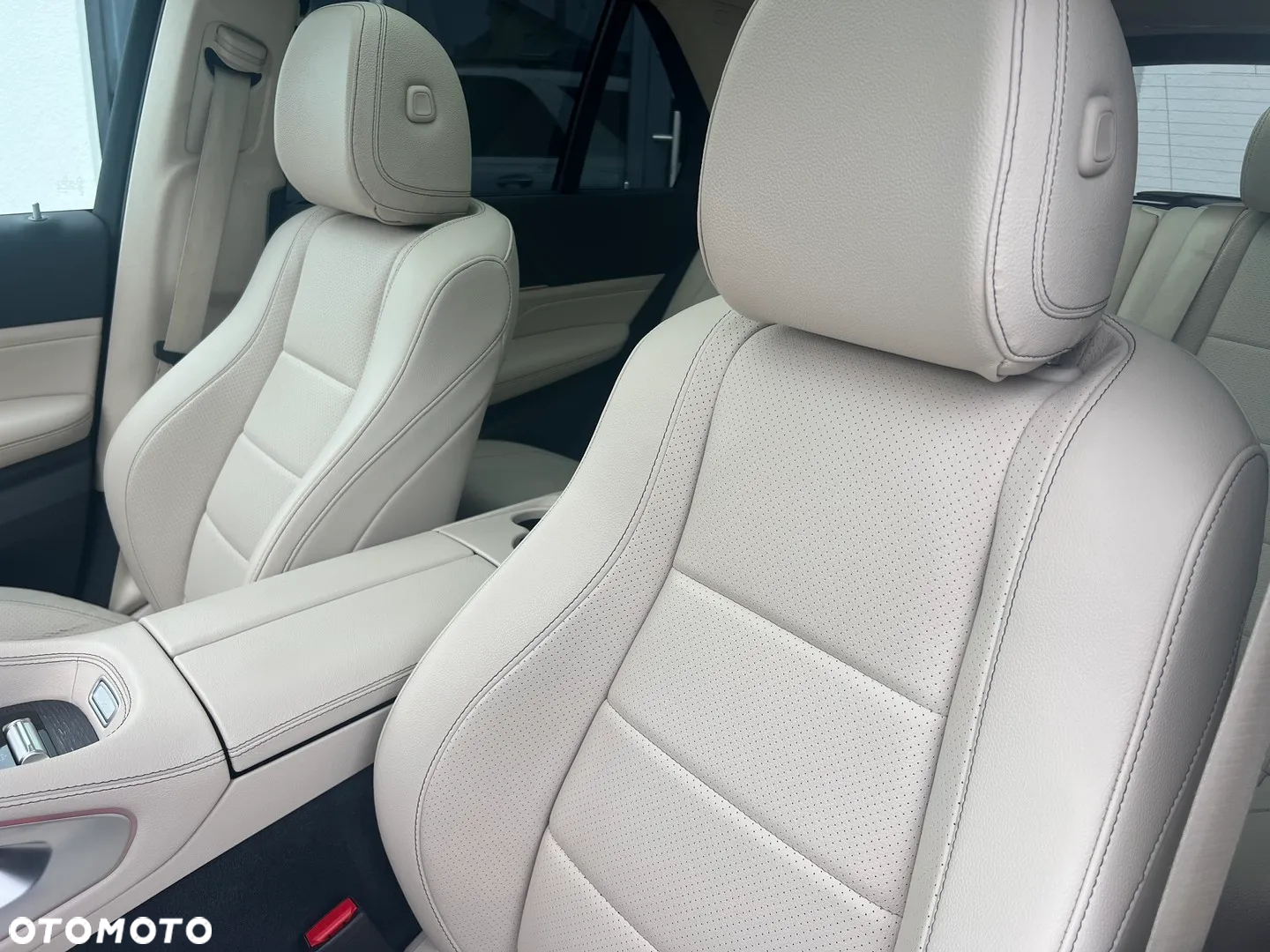 Mercedes-Benz GLE 300 d 4-Matic - 29