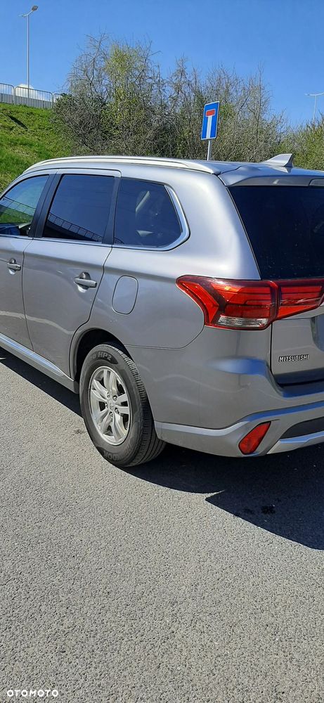 Mitsubishi Outlander 2.0 4WD Plus - 23