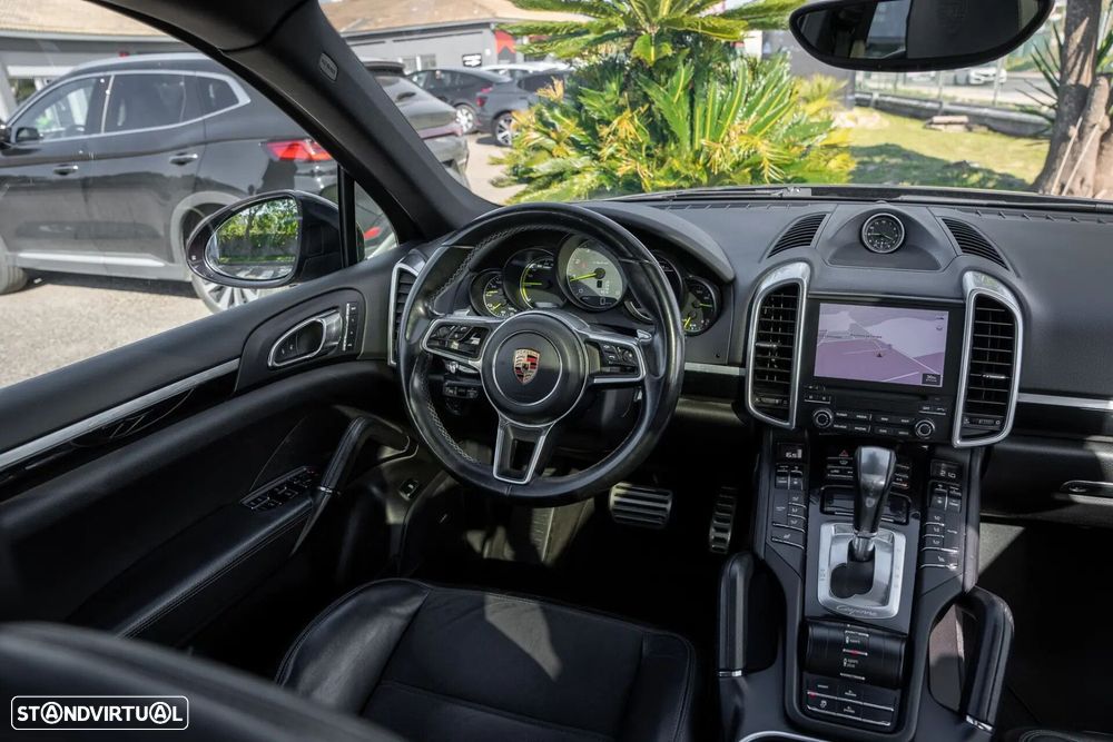 Porsche Cayenne S E-Hybrid - 12
