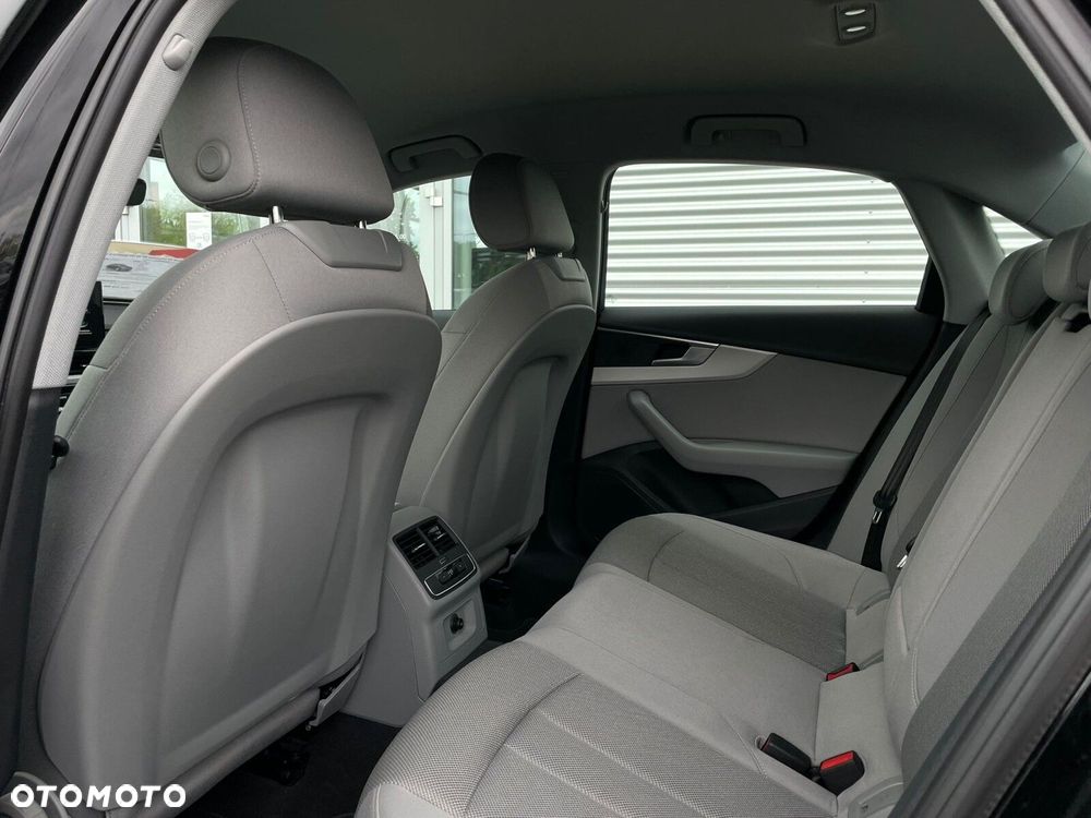 Audi A4 Limousine - 11