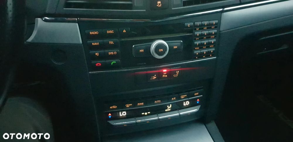 Mercedes-Benz Klasa E 220 CDI DPF BlueEFFICIENCY Automatik Avantgarde - 32