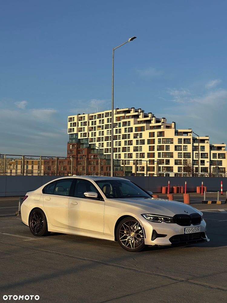 BMW Seria 3 330i xDrive M Sport - 4