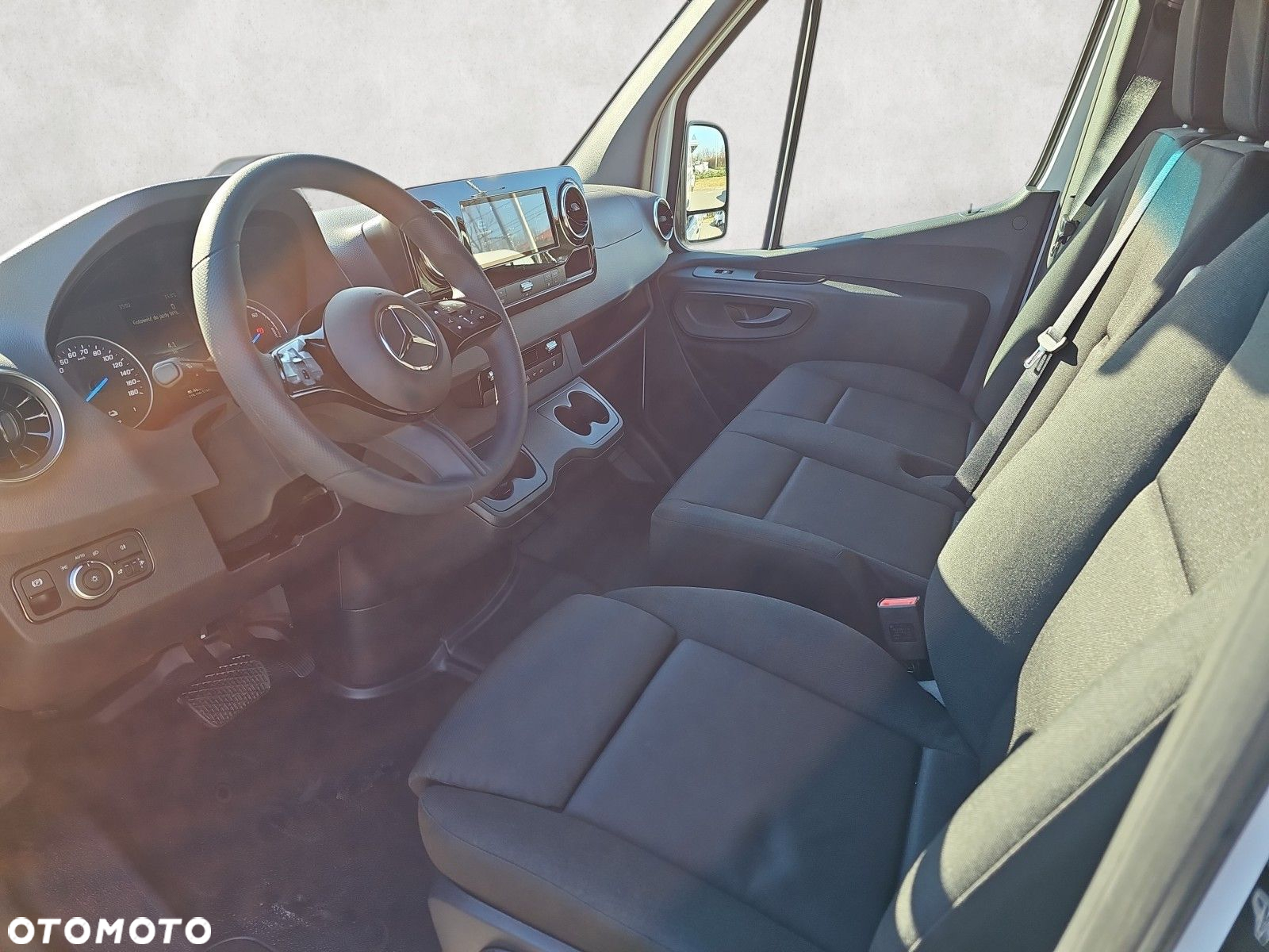 Mercedes-Benz Sprinter 320 e - 11