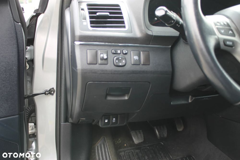 Toyota Avensis 1.8 Premium - 16