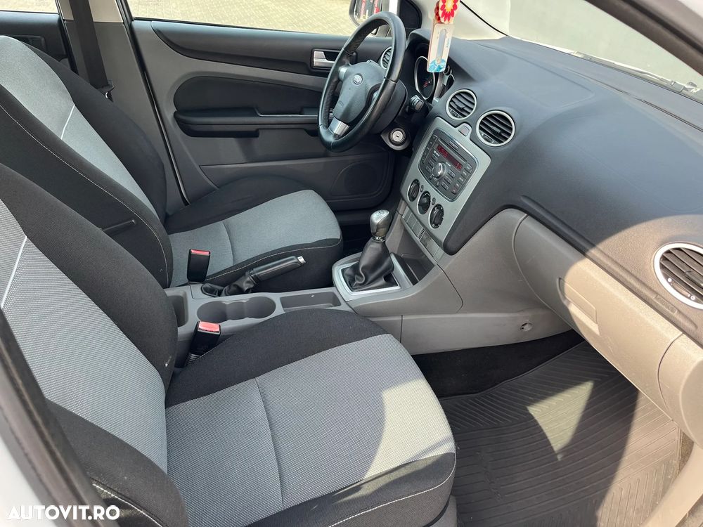 Ford Focus 1.4i Ambiente - 19