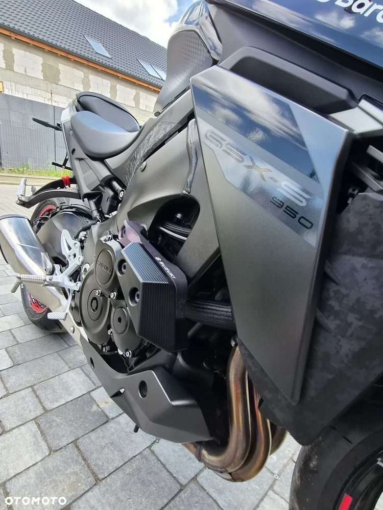 Suzuki GSX - 19